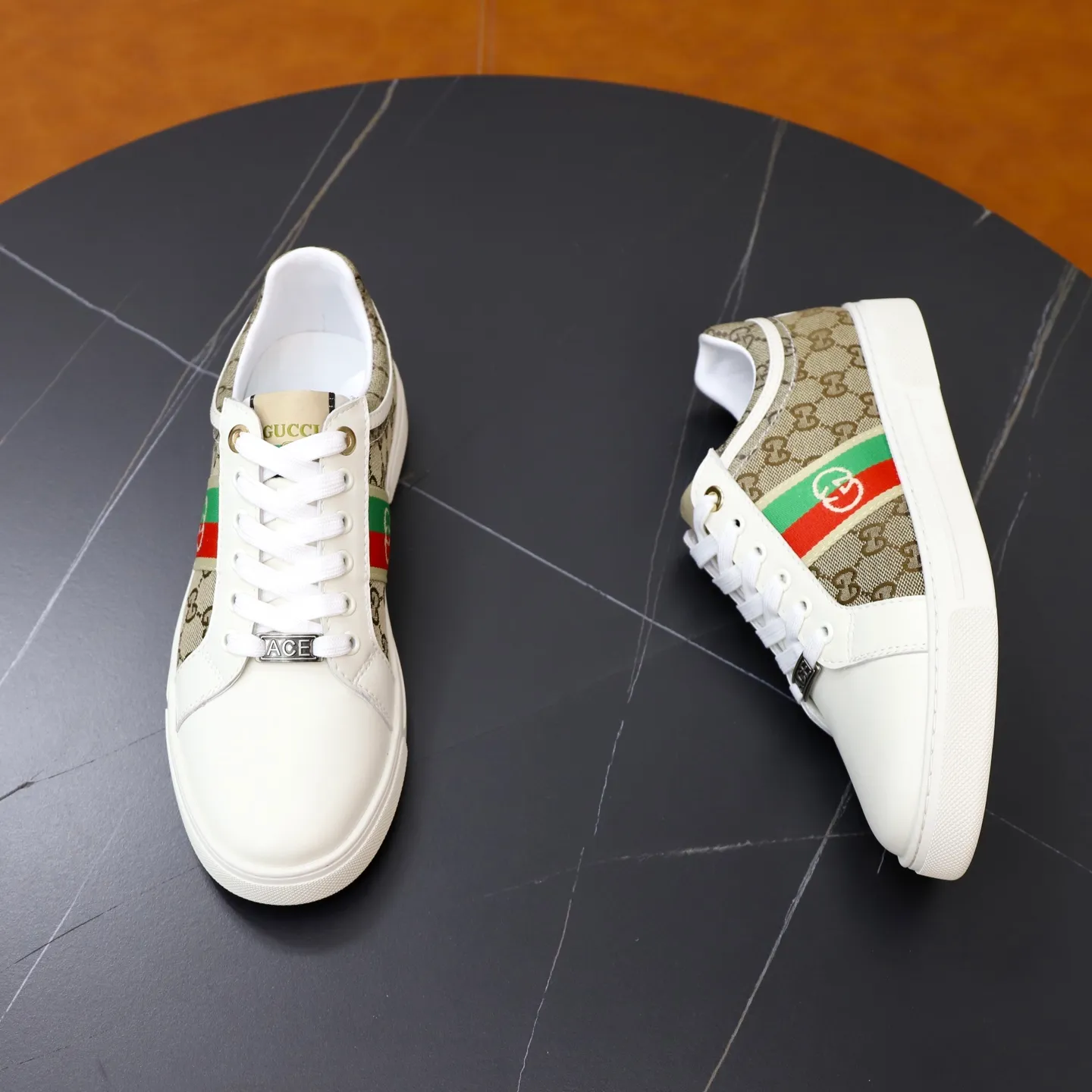 Ex-factory price: 440💰🙅‍♂️🙅‍♂️🙅‍♂️ Brand: GUCCI Standard code: 38-44 (45 customized) Grade: Same as the official website Material: Original material splicing Comfortable and breathable lining Lightweight and wear-resistant sports outsole Style category: Men's fashionable casual shoes Running sneakers Distinguished luxury brand elements Top luxury Color: actual picture color